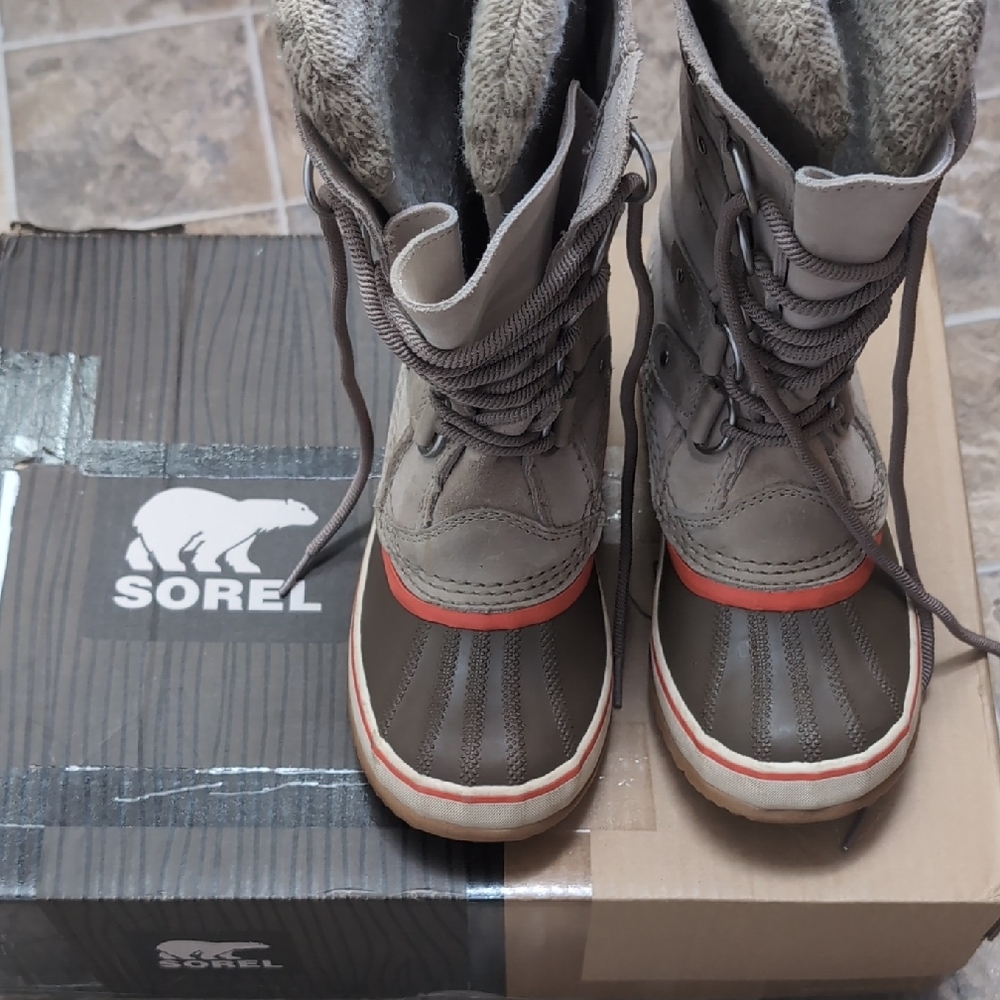Sorel Brown and Orange Winter Boots - Impossible To Find
